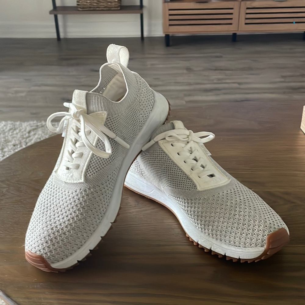 Women’s golf shoes